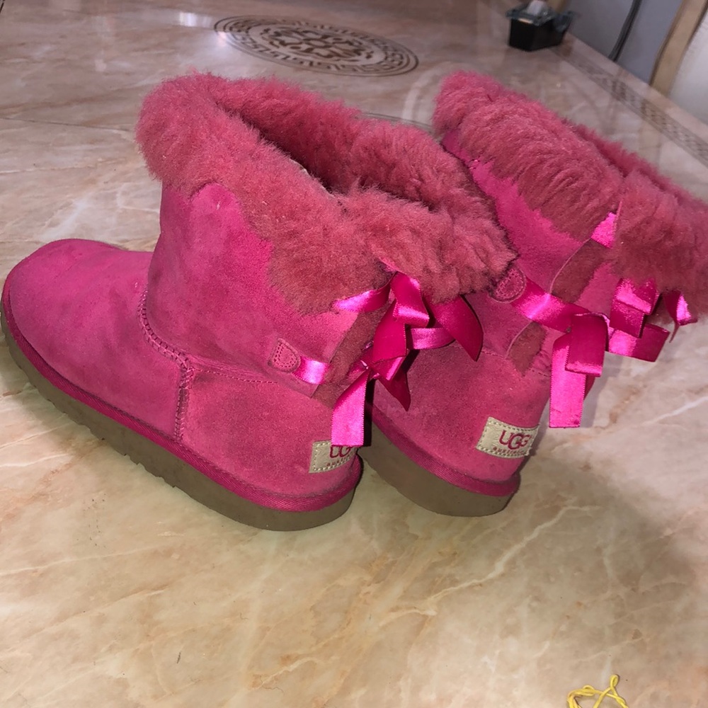 UGG  BADGLEY Size 6 very comfy boots